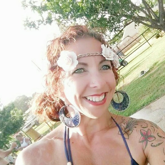 Meet your Posher, Crystal - Picture 3 of 4